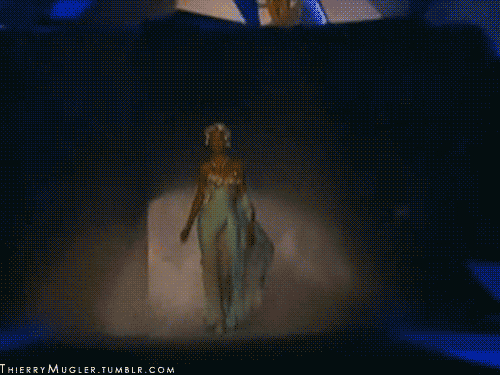 [린다에반젤리스타] 보이쉬 숏커트가 잘 어울리는 슈퍼 탑 모델 | 인스티즈