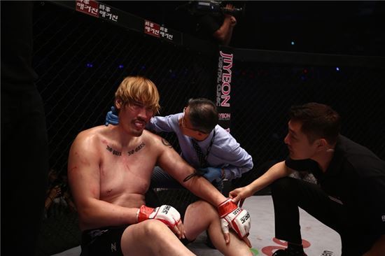 ??? : 흥민! 오늘 정말 잘했다!! 잘했어!! | 인스티즈