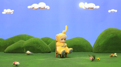 나비 쫓는 텔레토비.jpg (텔레토비 무서워하는 사람 주의) | 인스티즈