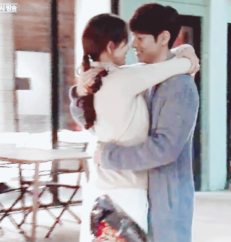 리얼한 눈빛 때문에 야릇하게 느껴지는 이제훈 신민아 키스신 | 인스티즈