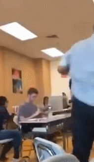 말싸움 도중 여자가 자꾸 때리자 분노 폭발한 남학생.gif | 인스티즈