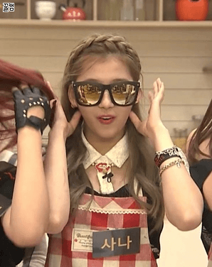 깨방정 떠는 사나.gif | 인스티즈