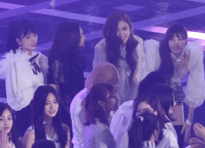 후배들에게 90도로 인사하는 11년차 가수 선미 | 인스티즈