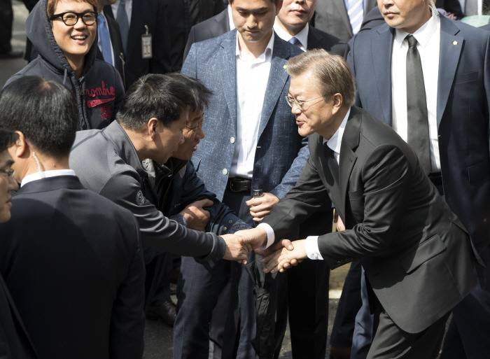 문재인 대통령이 궁금했던 외신기자의 질문..jpg | 인스티즈