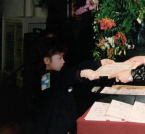 걸그룹 어린시절 사진들 | 인스티즈