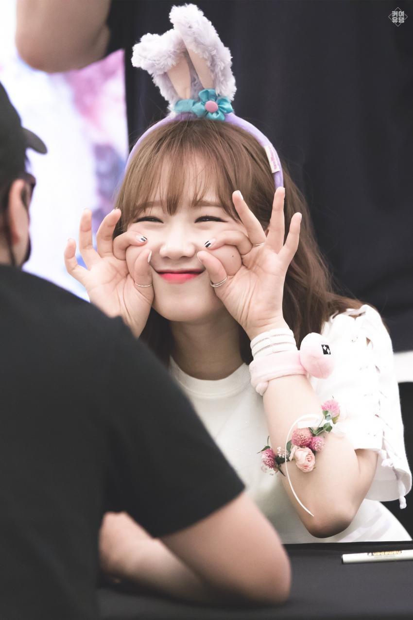 팬이랑 아이컨택 하는 최유정 | 인스티즈