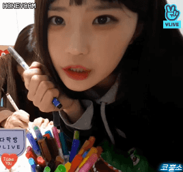 카메라에 들이미는 송하영.gif | 인스티즈