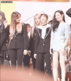 선미 허리 사이즈 재는 혜린이 | 인스티즈