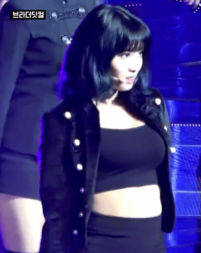 트와이스 모모의 몸매 ㄷㄷㄷㄷ.gif | 인스티즈