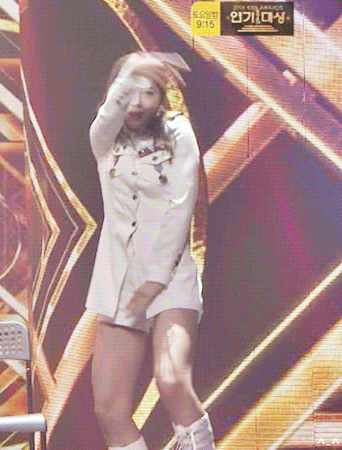 아이오아이(I.O.I) 오늘자 제복.gif | 인스티즈