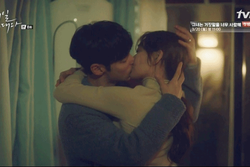 리얼한 눈빛 때문에 야릇하게 느껴지는 이제훈 신민아 키스신 | 인스티즈