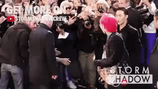 형이..왜 거기서 나와? gif | 인스티즈