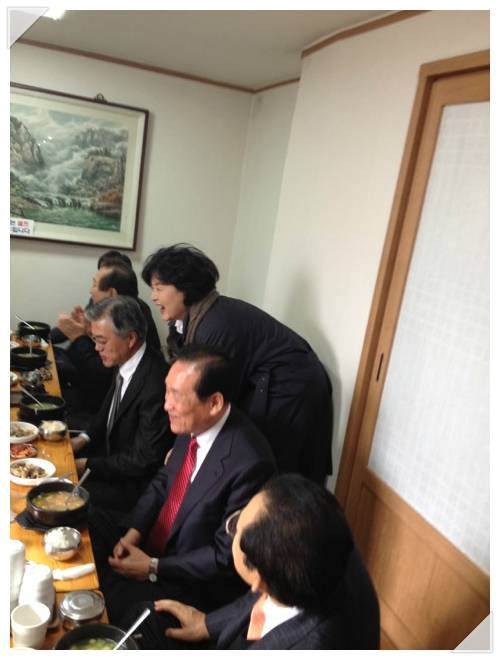 [김정숙] 남편이 근처에서 밥먹는다는 소리에 정신없이 달려간 정숙씨 | 인스티즈