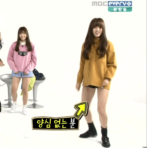 여자친구에서 제일 이상한 애.gif | 인스티즈