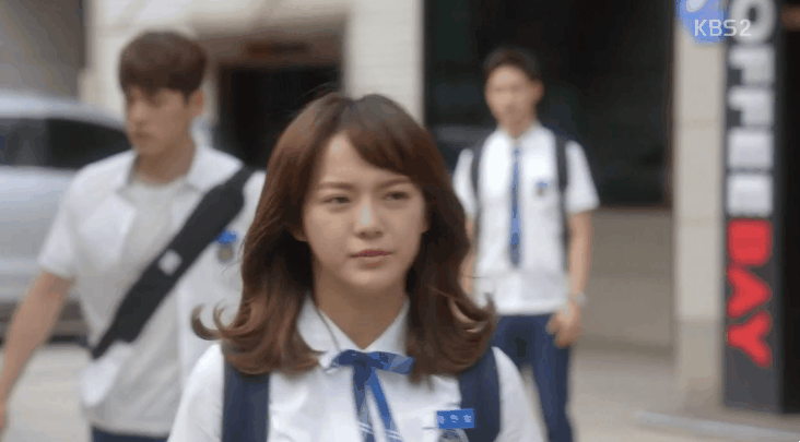 [학교2017] 팔 잡아끌고 가니까 놓으라는 박력여주와 금세 쭈굴해지는 츤데레 고딩.jpgif | 인스티즈