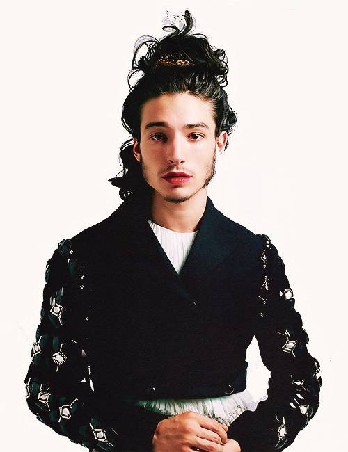 ???: 뭔 게이같은 애가 히어로를 한다는거야? | 인스티즈