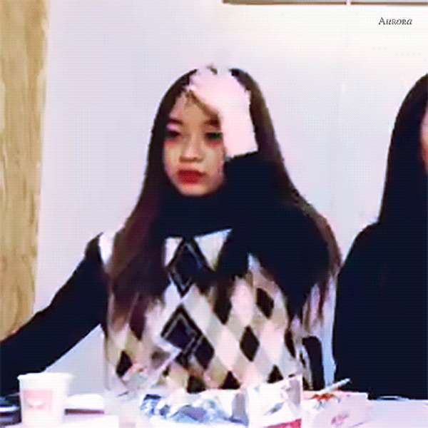 [에이프릴] 아침부터 꽤나 추운 것 같아서 진솔이 | 인스티즈