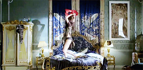 [엘리자베스헐리] 일곱가지 유혹에 나온 악마행(휴 그랜트 구여친) | 인스티즈