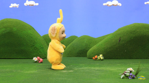 나비 쫓는 텔레토비.jpg (텔레토비 무서워하는 사람 주의) | 인스티즈