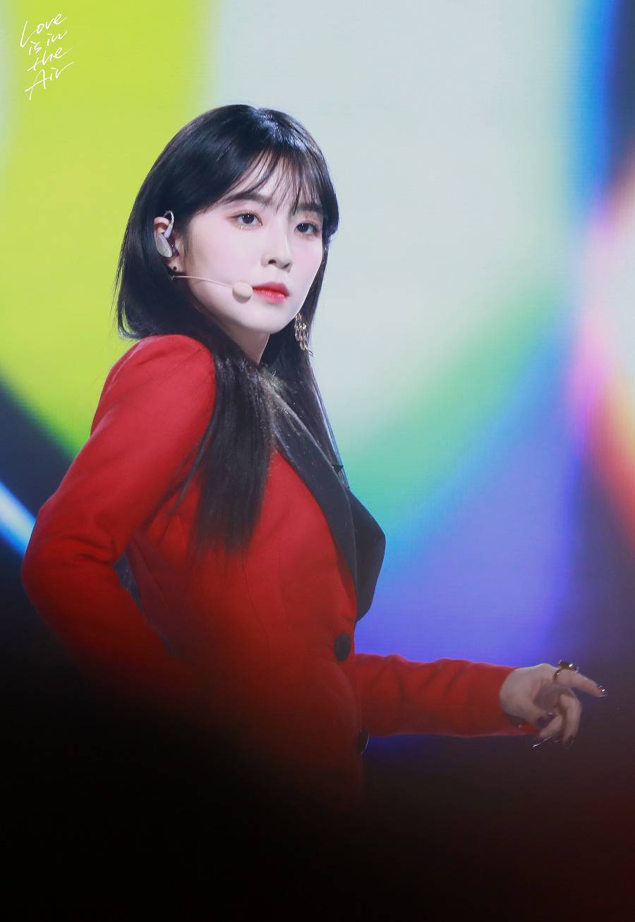 연말에도 예쁜 얼굴천재 아이린.jpg | 인스티즈