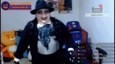 펭귄맨 코스프레한 스트리머.gif | 인스티즈