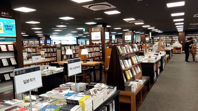 책을 종이책으로만 읽는 사람들 사이에서 은근 갈리는거 111222 | 인스티즈