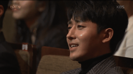 진짜로 아내 마진주를 보는 남편 최반도 같았던 KBS 연기대상 장나라를 보는 손호준.gif | 인스티즈