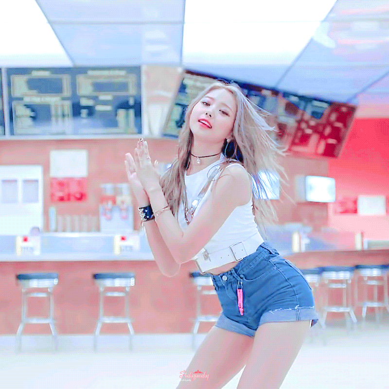 골반라인이 이쁜 임나영ㄷㄷ | 인스티즈