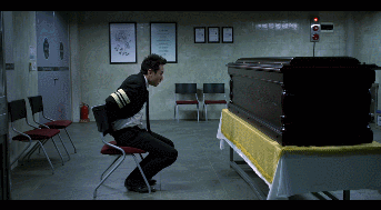 아니... 어떤 아저씨가 장례식장에 노란풍선을 들고온거야; | 인스티즈