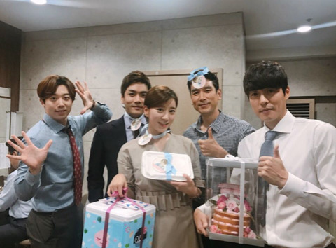 이름없는여자 시청자들에겐 낯설게만 느껴지는 출연진들 사모임컷ㅋㅋㅋ.jpg | 인스티즈