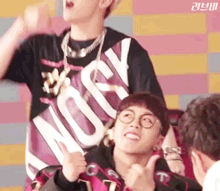 이거슨 팬이 아님에도 저장하게 되는 아이돌 웃긴 짤 (팬아저) 글이다 | 인스티즈