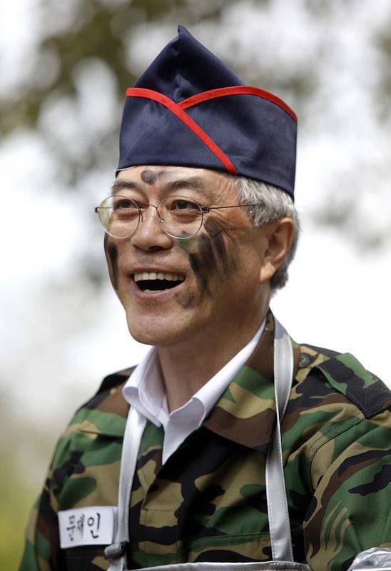 문재인이 여성들에게 인기있는 이유 중 하나라고 생각되는 것.jpg | 인스티즈