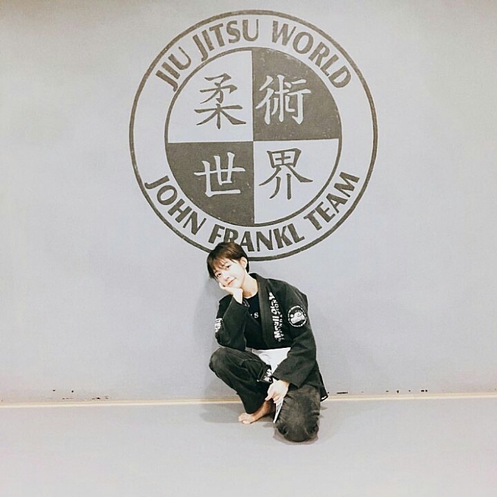 타히티 아리는 주짓수 배우나 보네요 | 인스티즈