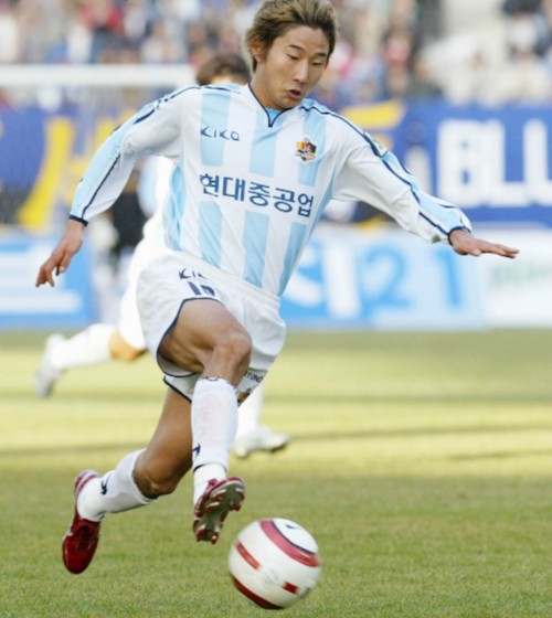 울산 현대가 유니폼의 정체성을 다시 찾기까지 방황했던 나날들.jpg | 인스티즈