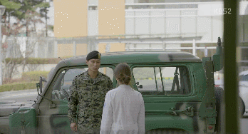 [태양의후예] 군인 남친이 작전 중 전사했다는 소식을 접했을 때 반응.甲 | 인스티즈