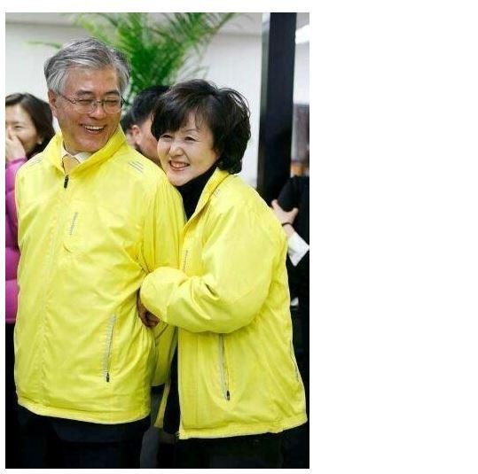 문재인이 여성들에게 인기있는 이유 중 하나라고 생각되는 것.jpg | 인스티즈