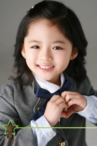 [아가씨] 많은 사람들이 실제 일본인인줄 아는 김민희 아역 .JPG | 인스티즈