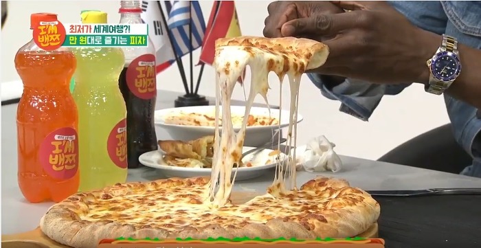 밴쯔와 샘 오취리의 피자 먹방 | 인스티즈