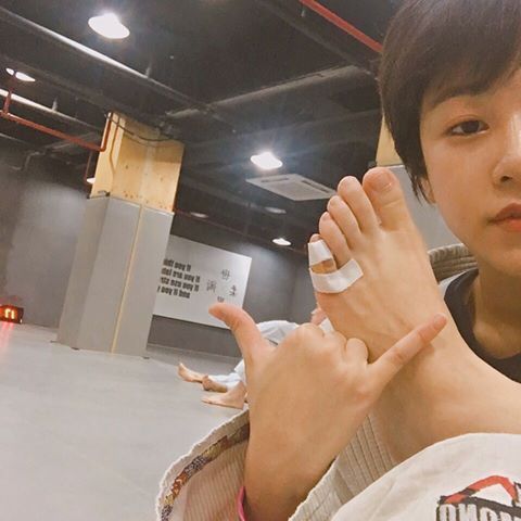 타히티 아리는 주짓수 배우나 보네요 | 인스티즈