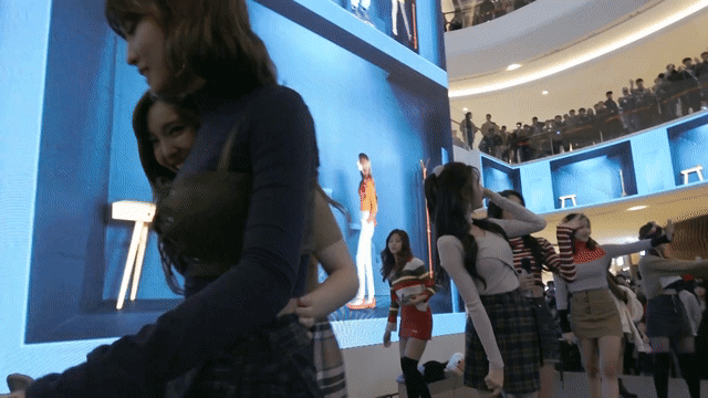 쯔위에게 끼부리는법 가르쳐주는 나연 | 인스티즈