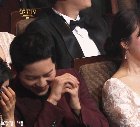 연기대상 시상식에서 송중기 박보검이 펑펑 운 이유.jpg | 인스티즈