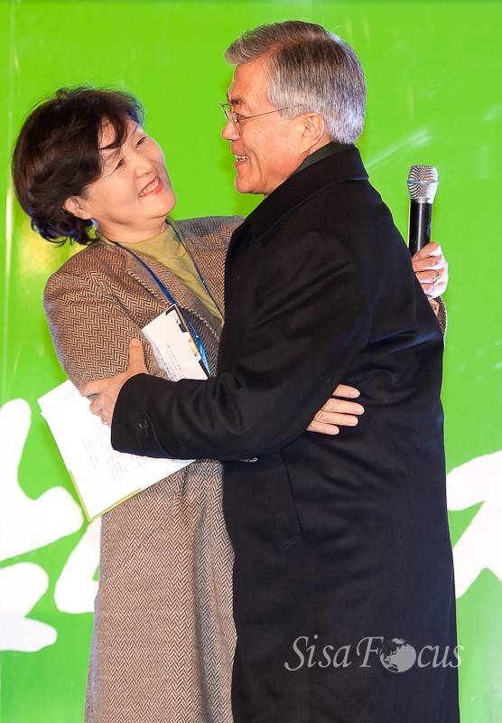 문재인이 여성들에게 인기있는 이유 중 하나라고 생각되는 것.jpg | 인스티즈