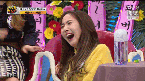 아무리 봐도 걸그룹스럽게는 안웃는 여자친구 신비.gif | 인스티즈