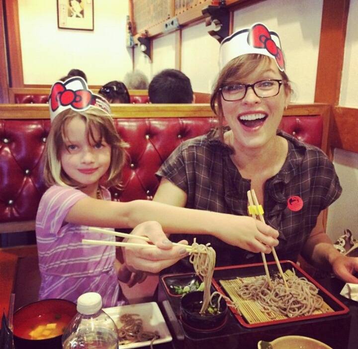  벌써부터 매력 넘치는 밀라요보비치 딸 에버 | 인스티즈