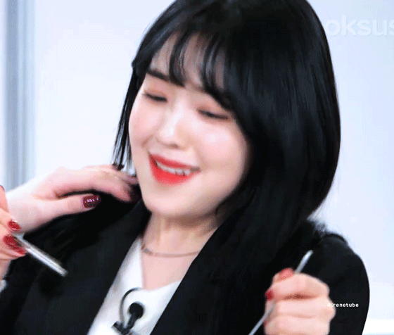 아이린이 락꾸미님 얼굴을 봤을때 반응.gif | 인스티즈