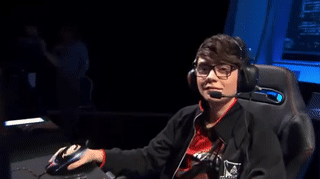 자신감 넘치는 표정의 프로게이머.gif | 인스티즈