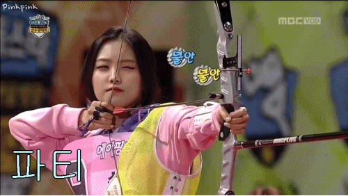 손나은 화살 구르기로 피하는 보미.gif | 인스티즈