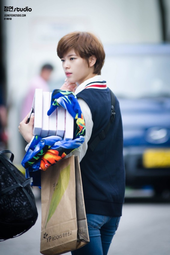 [트와이스] 정연 인기가요 출근길 | 인스티즈