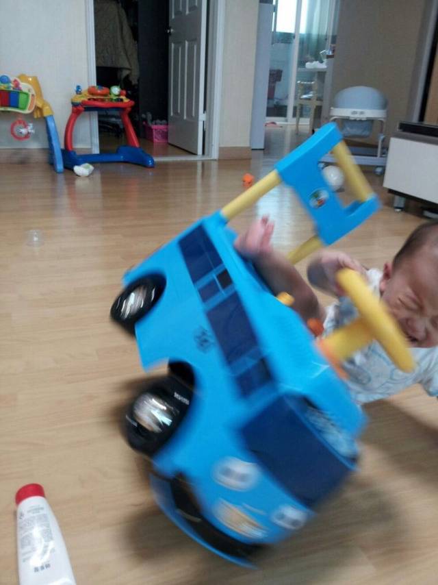 타요버스 첫 사고장면 | 인스티즈