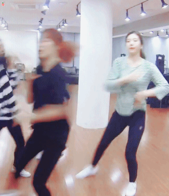 루키 안무 연습하는 조이.gif | 인스티즈